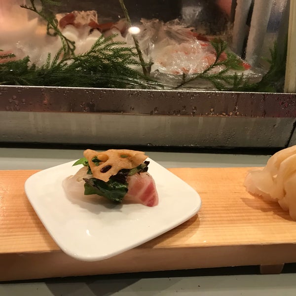 Foto diambil di Sushi of Gari 46 oleh Ron T. pada 8/7/2018