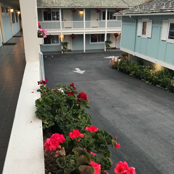 Foto diambil di Carmel Bay View Inn oleh Ron T. pada 7/16/2018