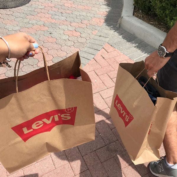 Levi's Outlet Store - Lake Elsinore Business District - Lake Elsinore, CA