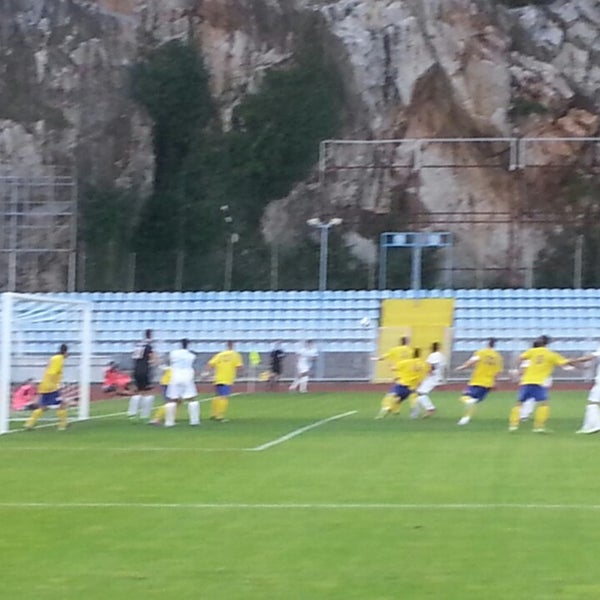 7/6/2013 tarihinde Miki B.ziyaretçi tarafından NK Rijeka - Stadion Kantrida'de çekilen fotoğraf