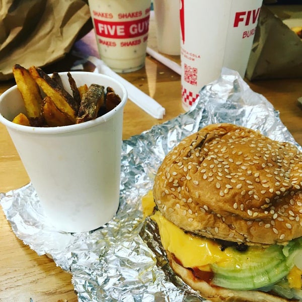 Photo taken at Five Guys by Pedro T. on 6/15/2016