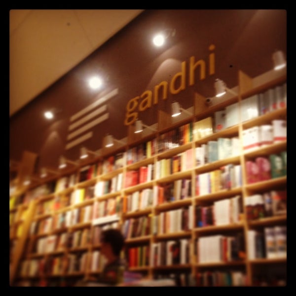 Foto diambil di Librería Gandhi oleh Nowhere Man A. pada 1/13/2014
