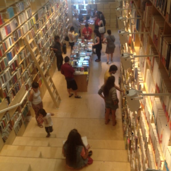 Photo prise au Librería Gandhi par Nowhere Man A. le1/13/2014