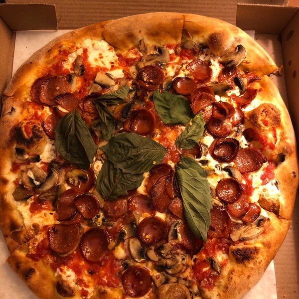Снимок сделан в Patsy&#39;s Pizzeria пользователем Chris M. 9/6/2018