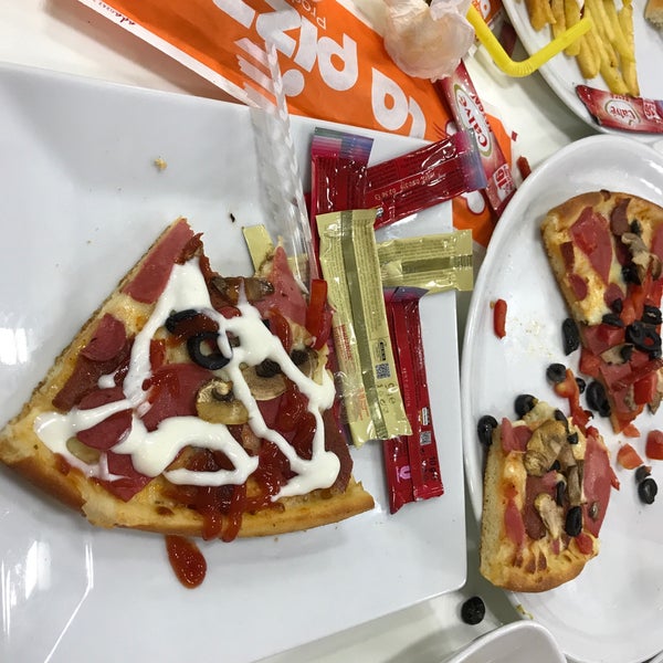 Das Foto wurde bei La pizza von Tuba A. am 7/2/2018 aufgenommen