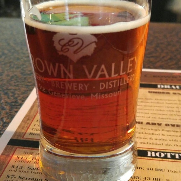 Das Foto wurde bei Crown Valley Brewing and Distilling von Neil M. am 7/30/2016 aufgenommen