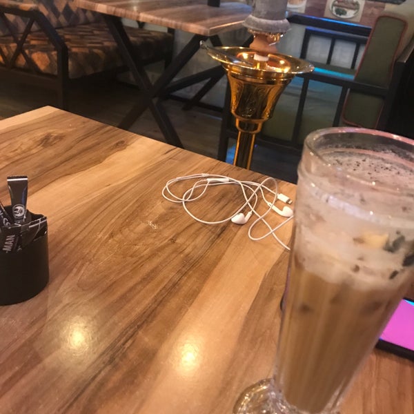 Foto diambil di Boss Man Cafe&amp;Restaurant oleh Ufuk G. pada 4/6/2019