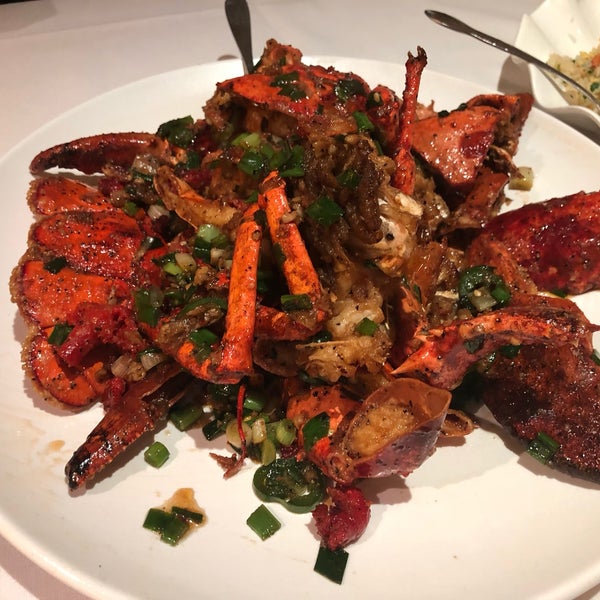 รูปภาพถ่ายที่ Newport Tan Cang Seafood Restaurant โดย Ronald L. เมื่อ 3/10/2019
