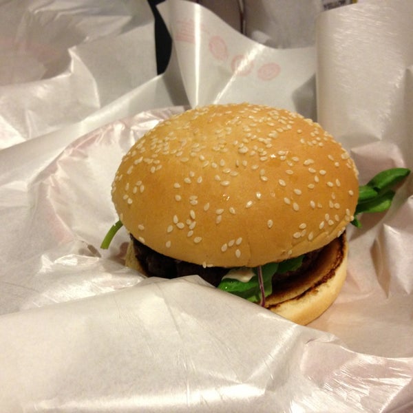 Das Foto wurde bei Pit&#39;s Burger von pedro p. am 8/19/2013 aufgenommen