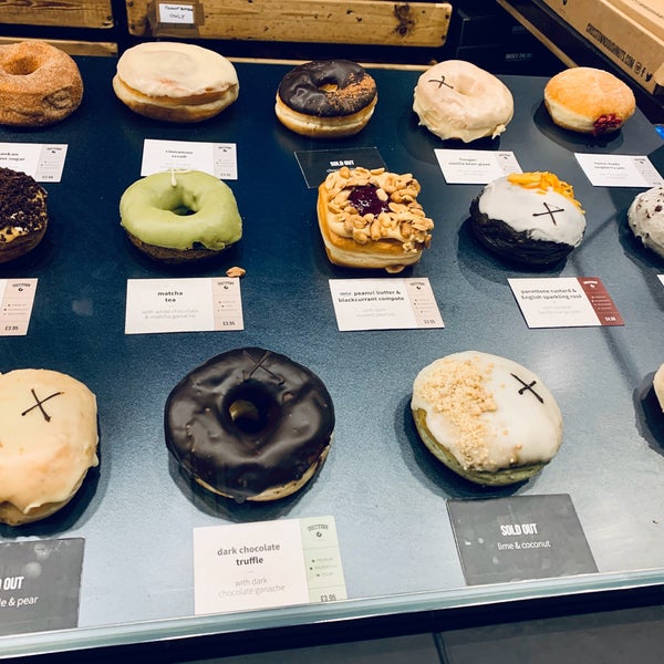 Foto diambil di Crosstown Doughnuts &amp; Coffee oleh Hamad H. pada 12/31/2019