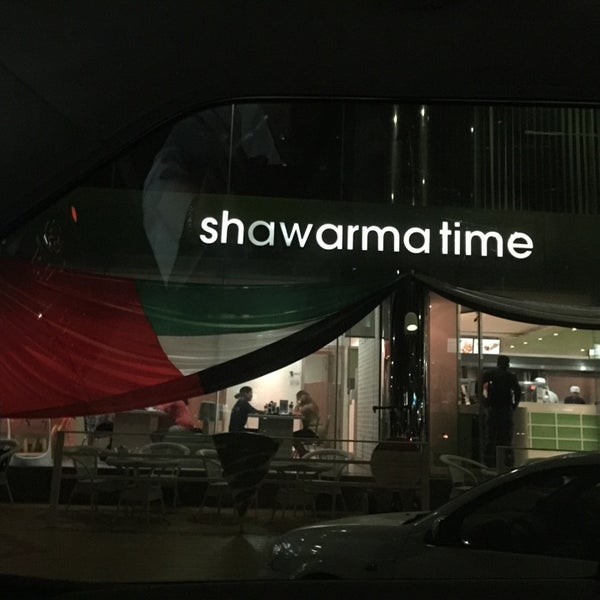 11/16/2014에 Hamad H.님이 Shawarma Time شاورما تايم에서 찍은 사진