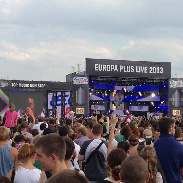 7/13/2013 tarihinde Анастасия И.ziyaretçi tarafından Europa Plus LIVE'de çekilen fotoğraf