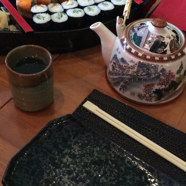 Foto diambil di Sushi Inn oleh Figen A. pada 9/10/2018