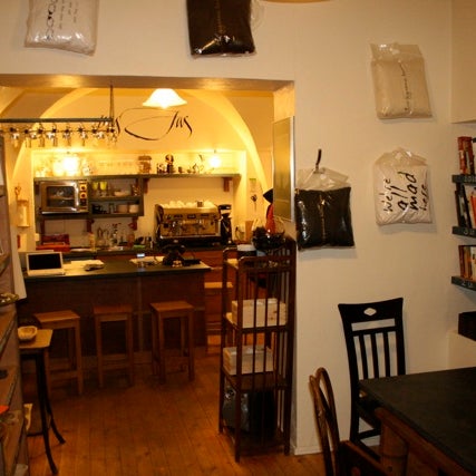 Nice place for good coffee, cozy surrounding, very private, good for co working. The only internet cafe in old town!