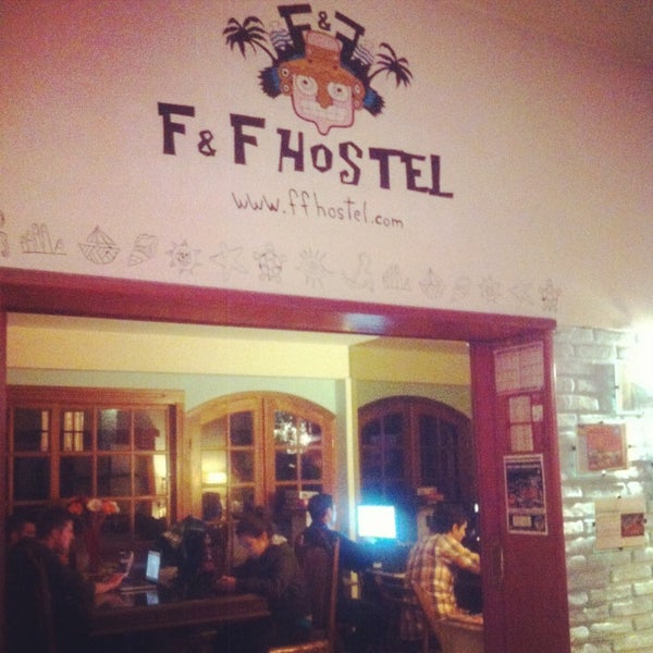 รูปภาพถ่ายที่ F&amp;F Hostel โดย Martin I. เมื่อ 3/17/2013
