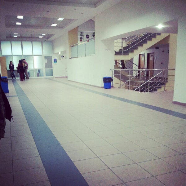 iktisadi ve idari bilimler fakultesi universite akademi binasi