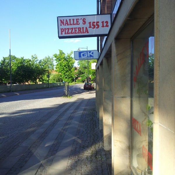 nalles pizzeria hallsberg öppettider