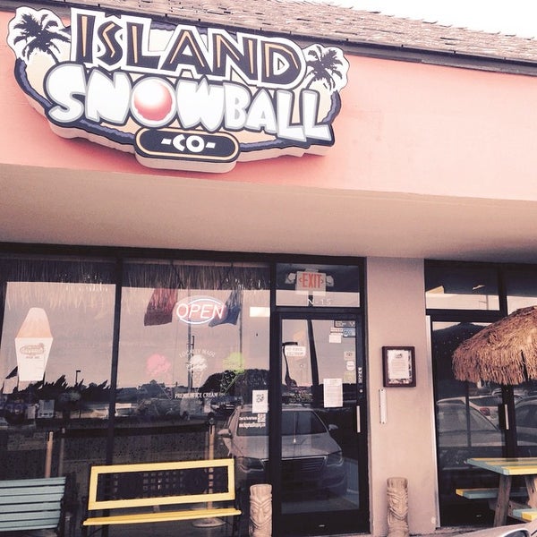 รูปภาพถ่ายที่ Island Snowball Co โดย Lauren W. เมื่อ 3/28/2015