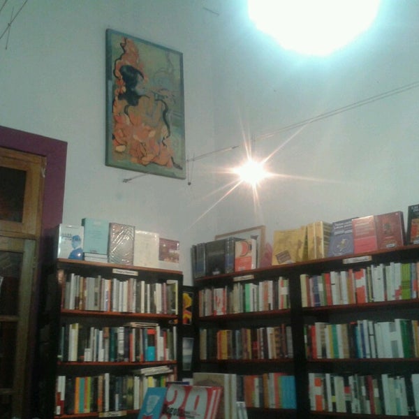 4/11/2013にClau B.がHyperión Libreríaで撮った写真
