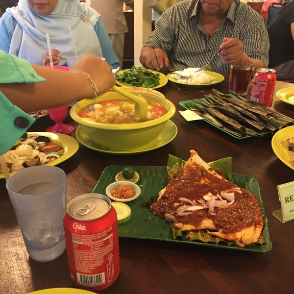 Foto scattata a Rasa Istimewa C2K Restaurant da Nor Azri il 5/10/2015