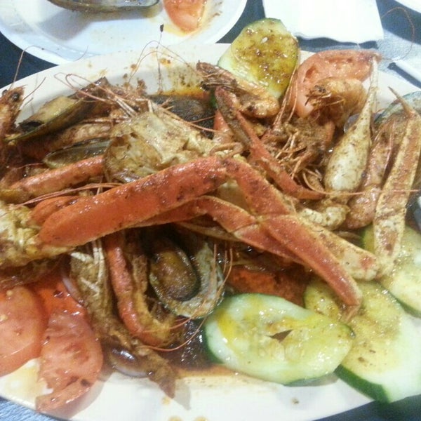 El Cangrejo Seafood Restaurant in Archer Heights