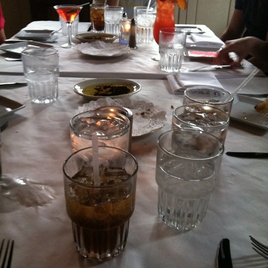 Foto diambil di Tony Moran&#39;s Restaurant oleh Ben P. pada 6/9/2012