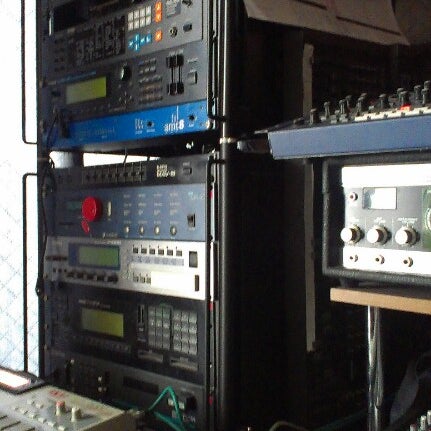 Студия punch. Студия punch. Сакер панч студия игр. Студия punch. Invrs.