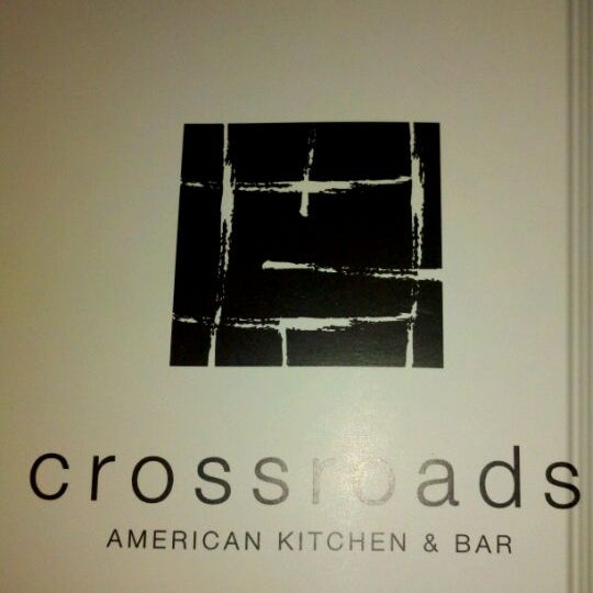 12/3/2011 tarihinde Jenn C.ziyaretçi tarafından Crossroads American Kitchen &amp; Bar'de çekilen fotoğraf