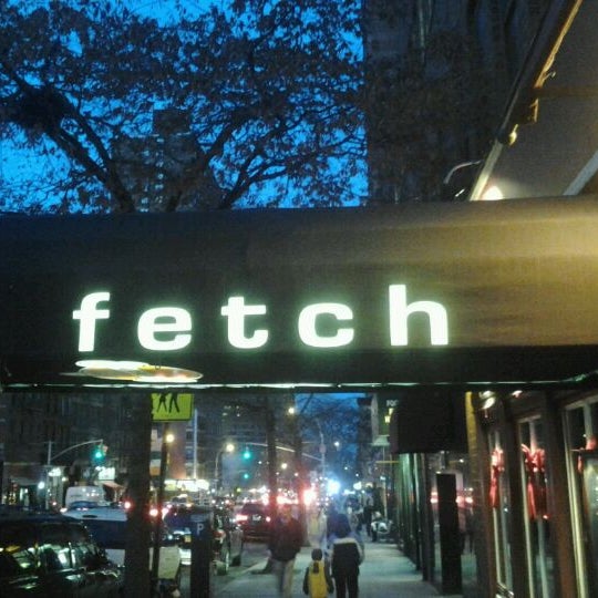รูปภาพถ่ายที่ Fetch Bar and Grill โดย Adam S. เมื่อ 12/22/2011