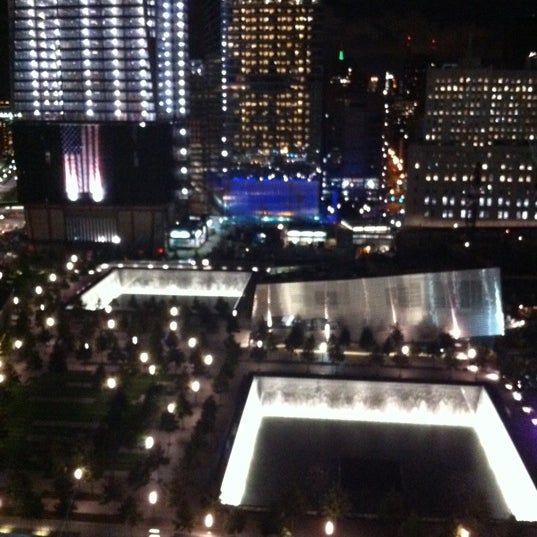 รูปภาพถ่ายที่ World Center Hotel โดย meredith s. เมื่อ 10/5/2011