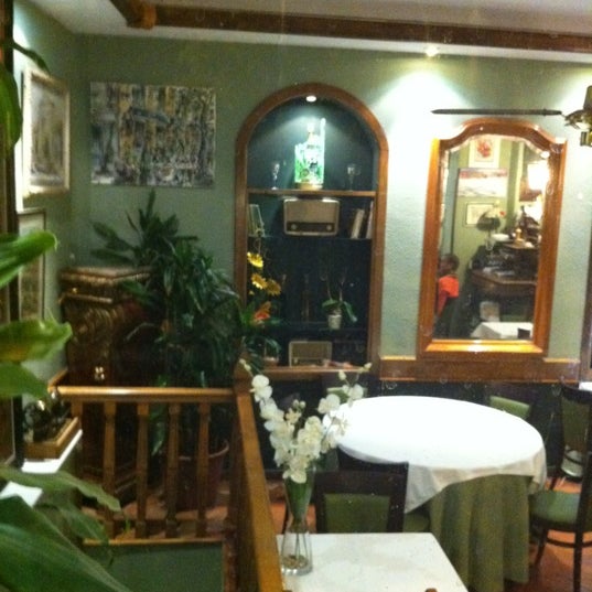 Foto diambil di Restaurante Café El Botánico oleh Nelson L. pada 11/6/2011