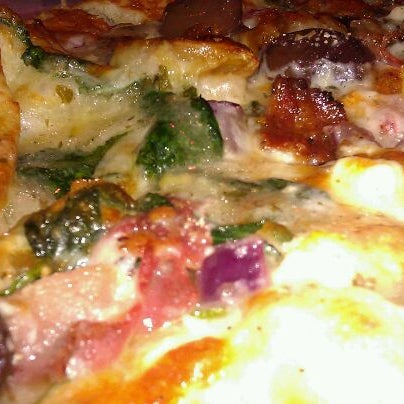 Foto diambil di The Rock Wood Fired Pizza oleh The Hungry Housewives ~. pada 10/31/2011