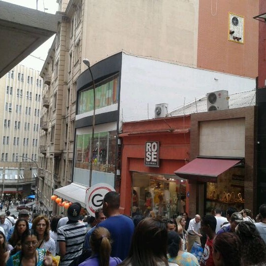 Photo taken at Shopping Porto Geral by Naty K. on 9/21/2011