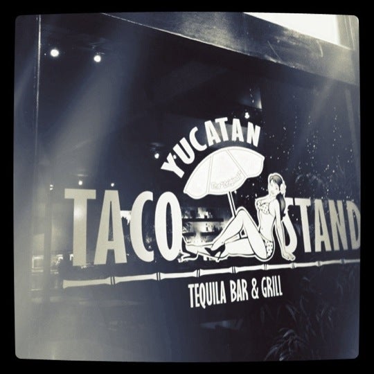Снимок сделан в Yucatan Taco Stand пользователем Jeremy W. 3/16/2011