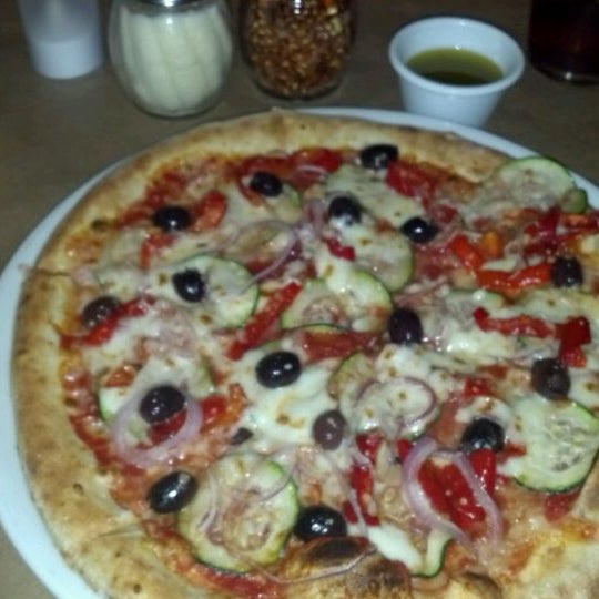 Foto diambil di Pizzeria Rustica oleh Ike H. pada 2/16/2012