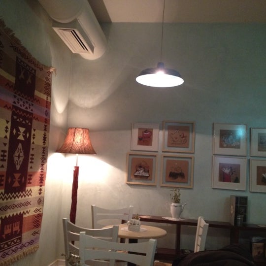 Foto tirada no(a) The Tea Room Tirana por Dave A. em 2/13/2012