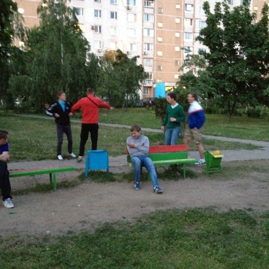Покажи свой двор. Украсить двор. Покажи свой двор. Красивый двор многоквартирного дома. Деклр подисадника.