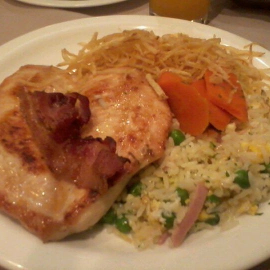 Photo taken at Restaurante Rosario by Jac M. on 10/31/2011