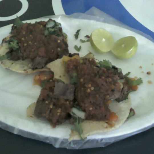 รูปภาพถ่ายที่ Tacos de Sonora y Antojería โดย Juan Carlos C. เมื่อ 11/19/2011