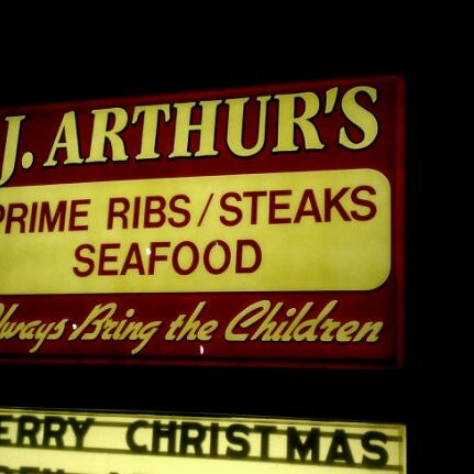 12/25/2011にBoots and Bandana G.がJ Arthur&#39;s Restaurantで撮った写真
