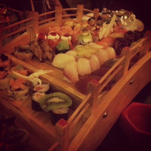 Foto scattata a DJOY Japanese Food da Heric A. il 11/13/2011