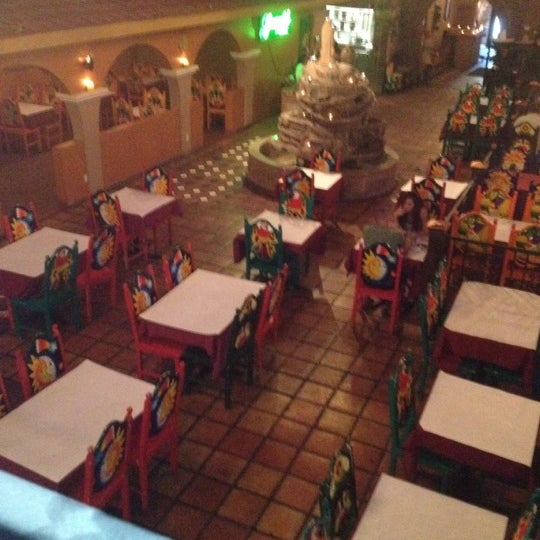 Das Foto wurde bei El Sol De Tala Traditional Mexican Cuisine von Sherrie B. am 6/23/2012 aufgenommen