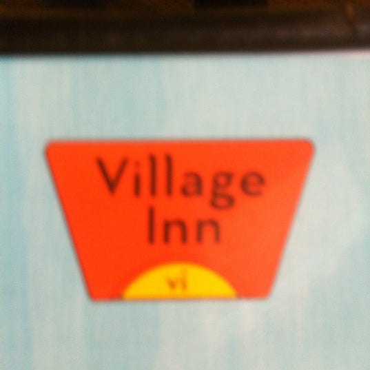 Foto tirada no(a) Village Inn por Frank M. em 5/5/2012