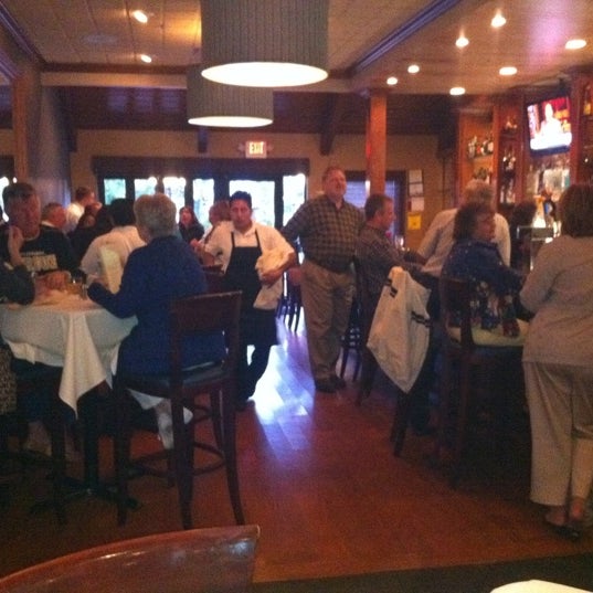 9/15/2011 tarihinde Michael L.ziyaretçi tarafından Basils Greek Dining'de çekilen fotoğraf