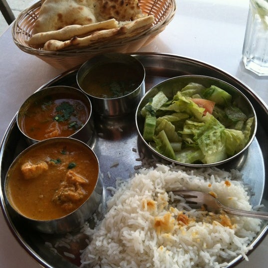 รูปภาพถ่ายที่ All India Cafe โดย Maurice R. เมื่อ 10/21/2011