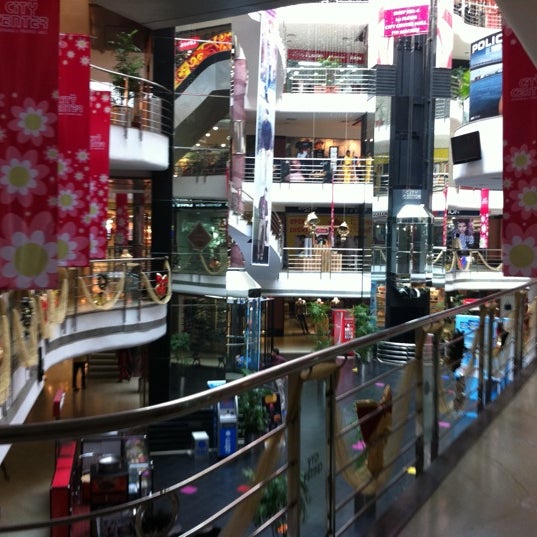 Foto tirada no(a) City Center Mall por KMK . em 12/18/2011