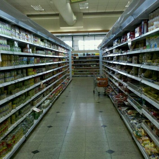 Foto tomada en Sonda Supermercados  por Sidney S. el 2/19/2012