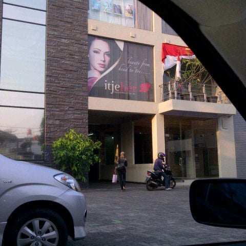 Itje Her - Hair Salon in Cilandak