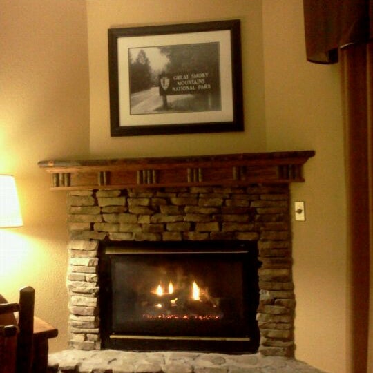 Beautiful room with fireplace & jacuzzi, &  a balcony overlooking a mountain stream. EXCELLENT!!!