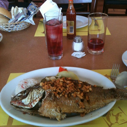 Photo taken at Restaurante Los Delfines by El Isma H. on 10/25/2011